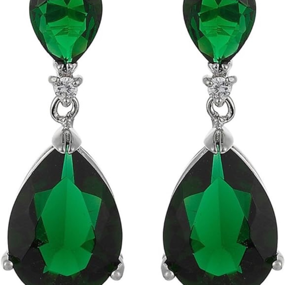 Never Worn Teardrop Dangle Emerald Color Earrings